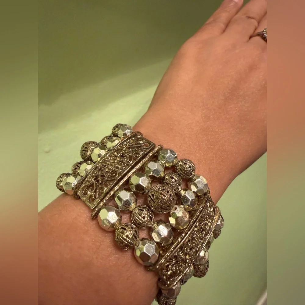 Elegant Gold Beaded Bracelet - Picture 6 of 6